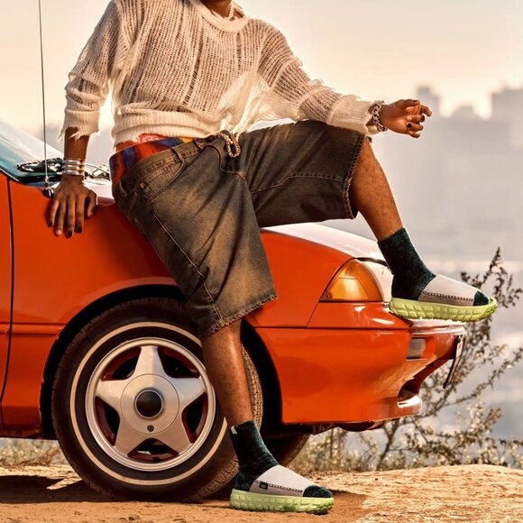 UGG All Gender Venture Daze Slide - Picture 7 of 11